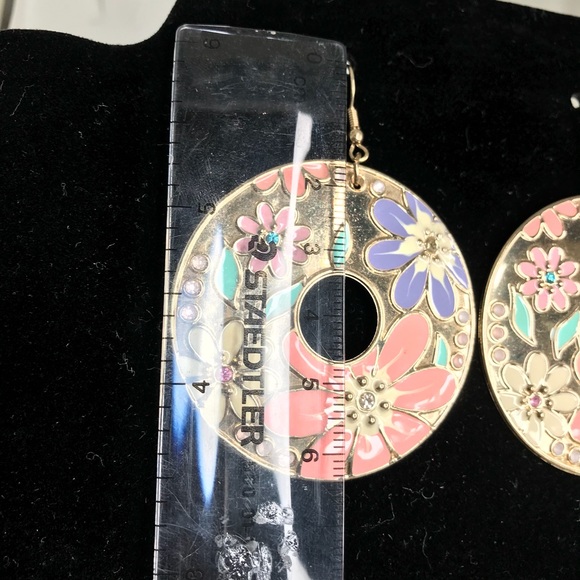 Large earrings - Picture 3 of 6